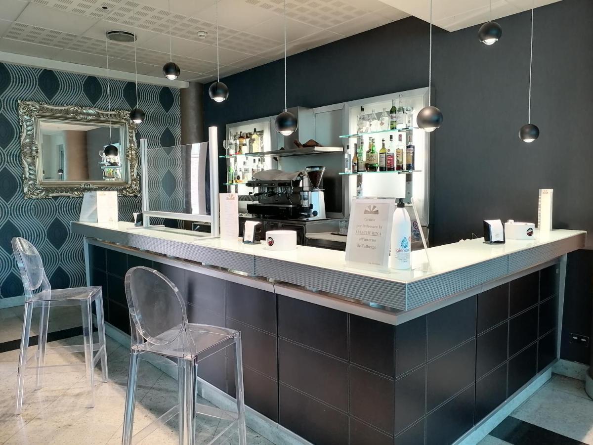 Hotel Parisi Nichelino Kültér fotó