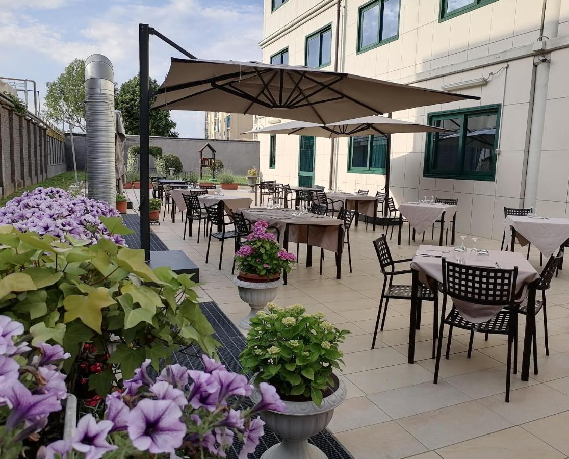 Hotel Parisi Nichelino Kültér fotó