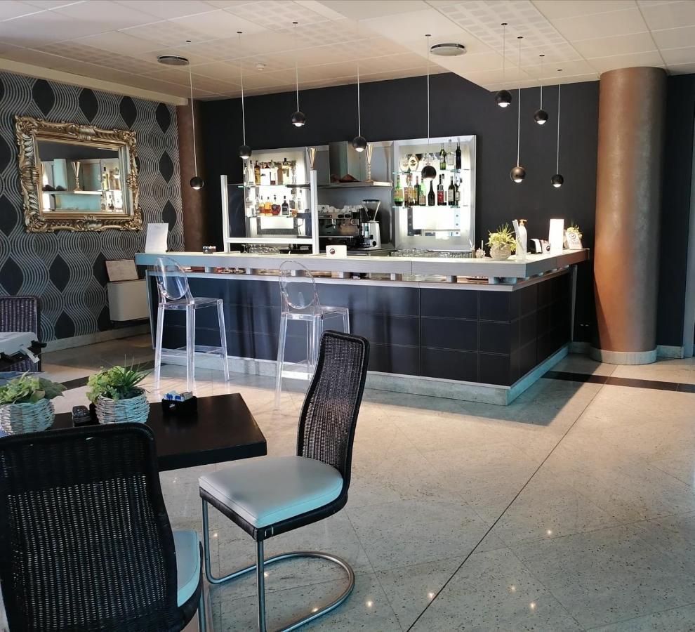Hotel Parisi Nichelino Kültér fotó