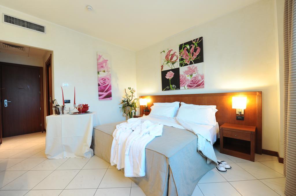 Hotel Parisi Nichelino Kültér fotó