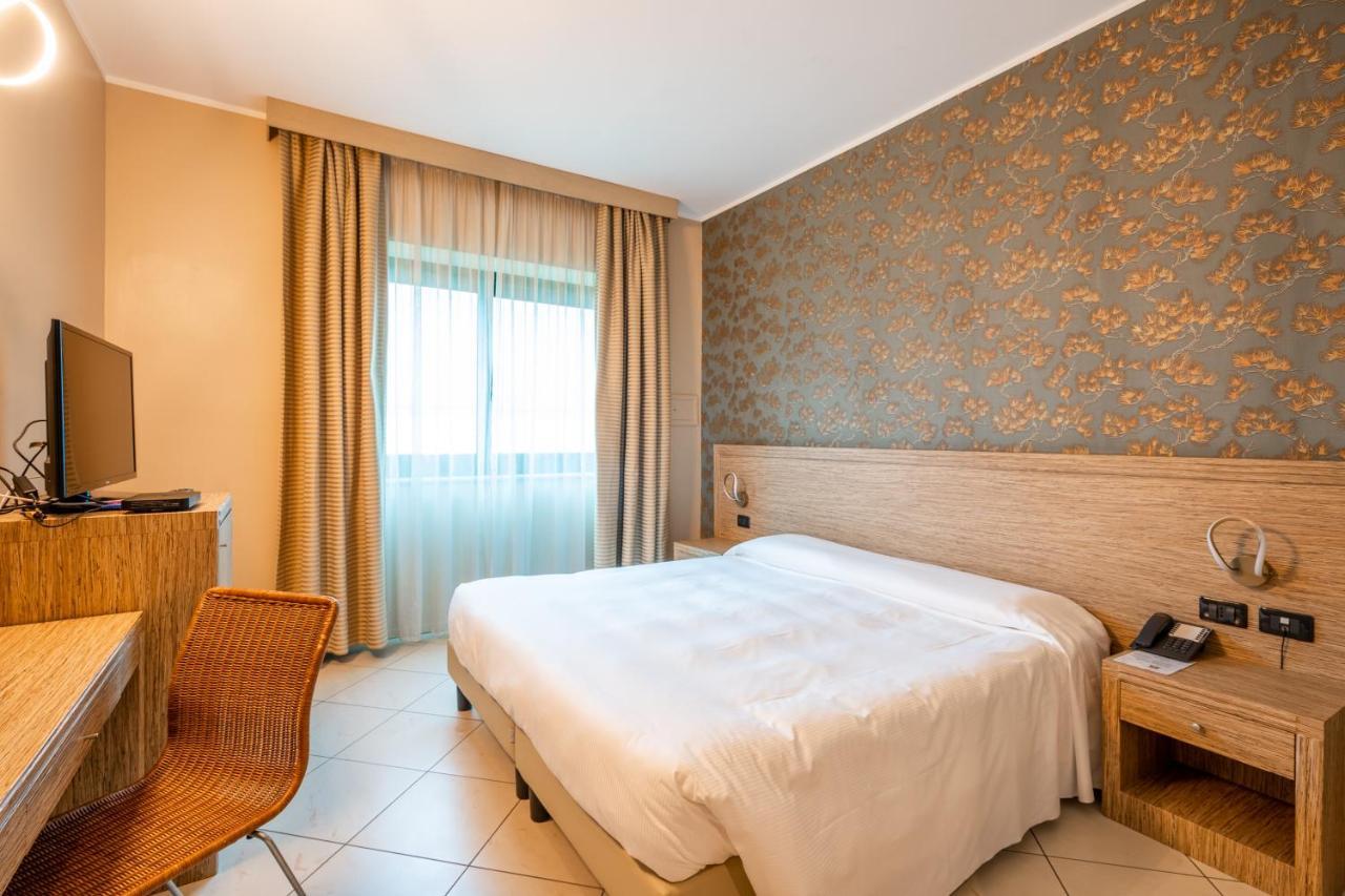Hotel Parisi Nichelino Kültér fotó