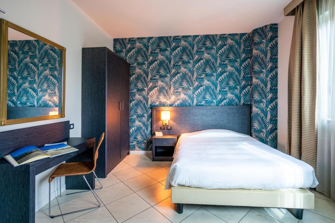 Hotel Parisi Nichelino Kültér fotó