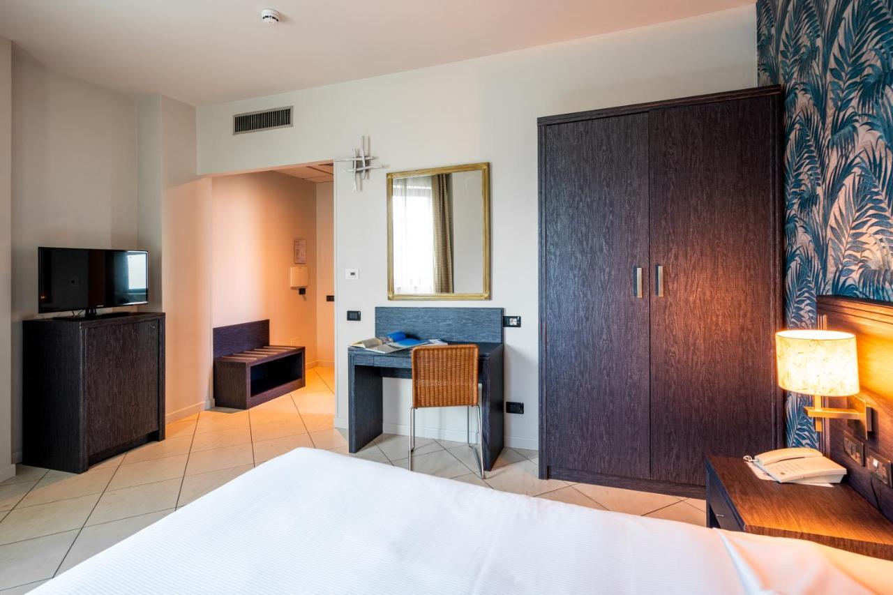 Hotel Parisi Nichelino Kültér fotó