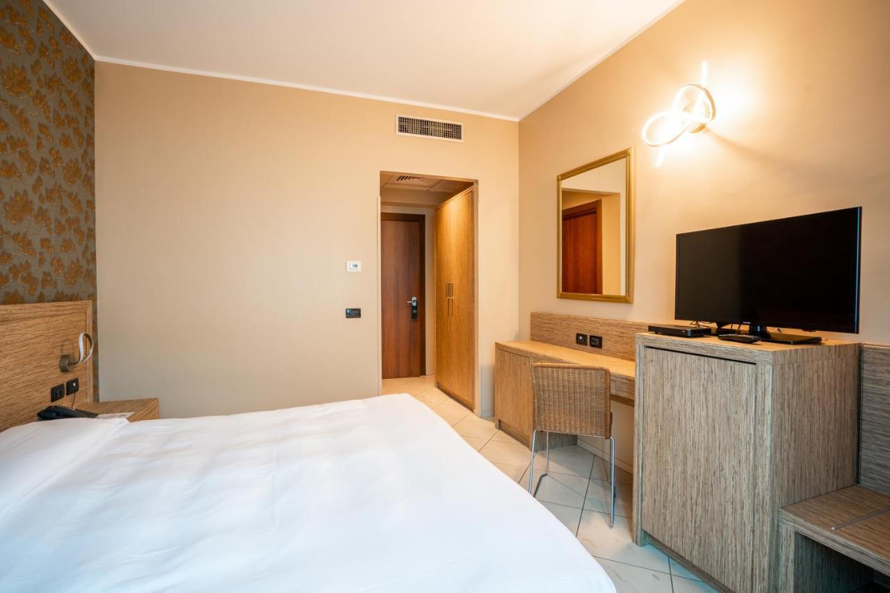 Hotel Parisi Nichelino Kültér fotó