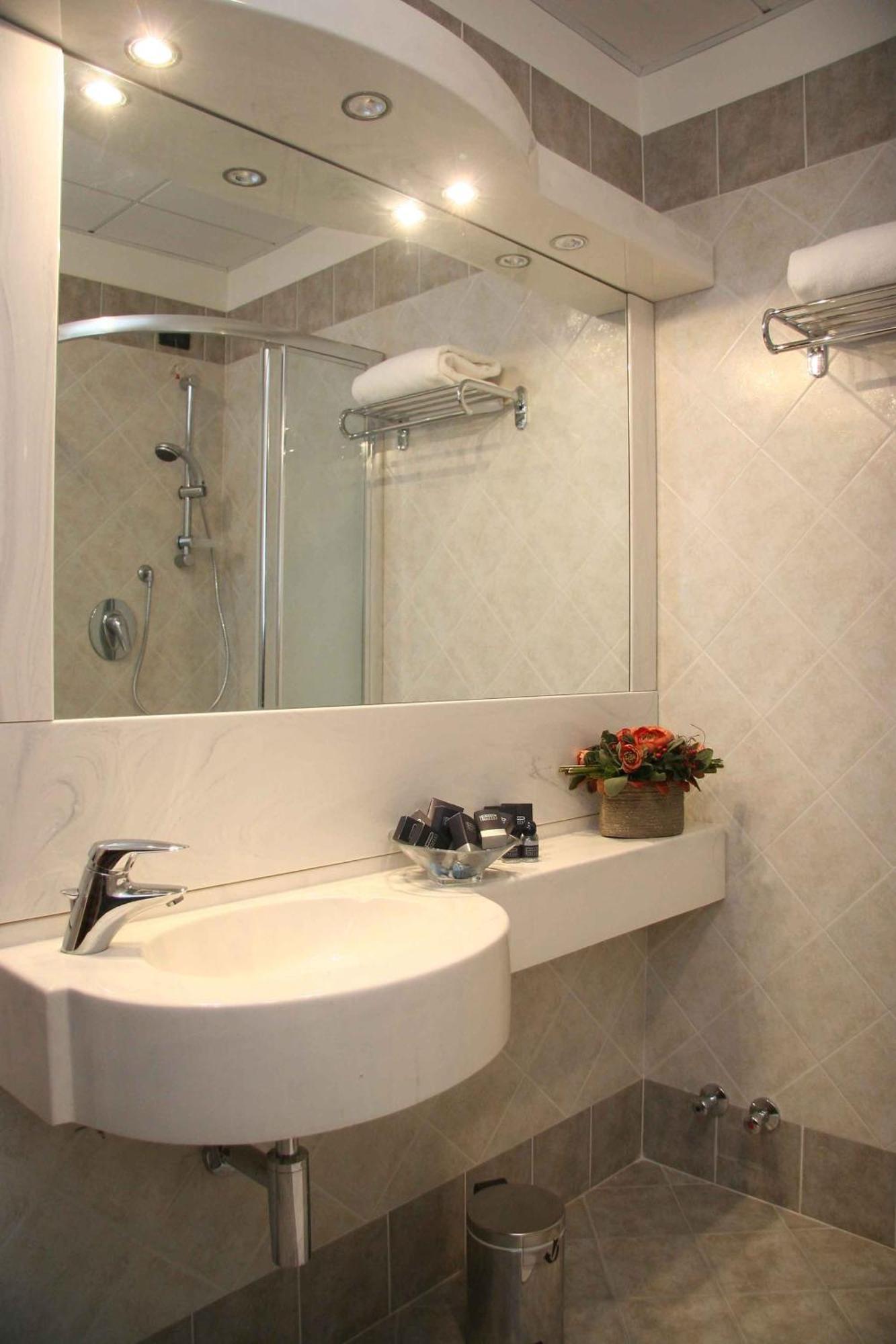 Hotel Parisi Nichelino Szoba fotó