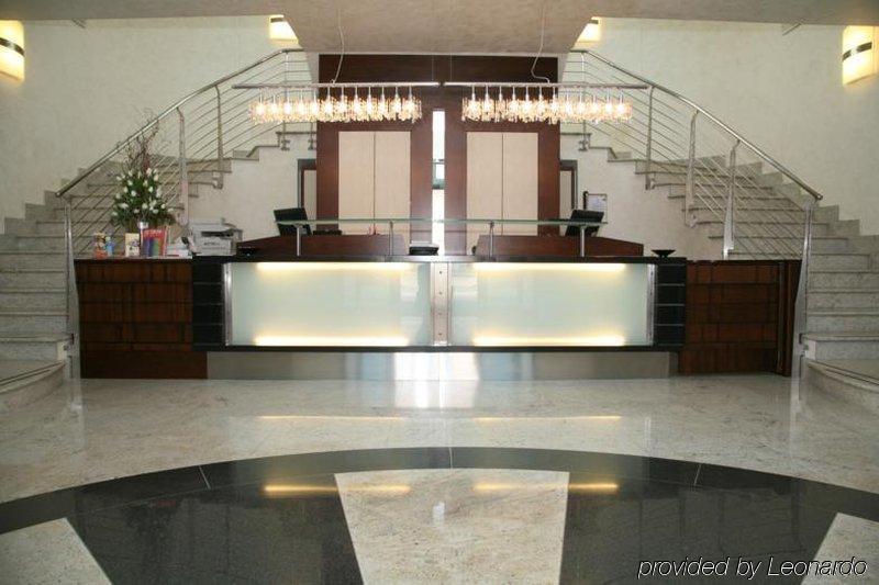 Hotel Parisi Nichelino Beltér fotó